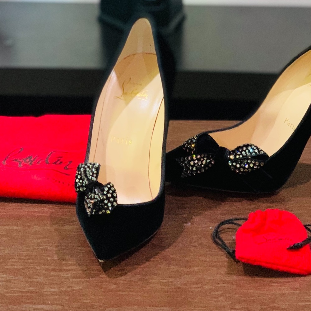 christian louboutin suede pumps